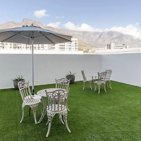 Contemporary Arty Studio Balcony Mountain Views ケープタウン エクステリア 写真