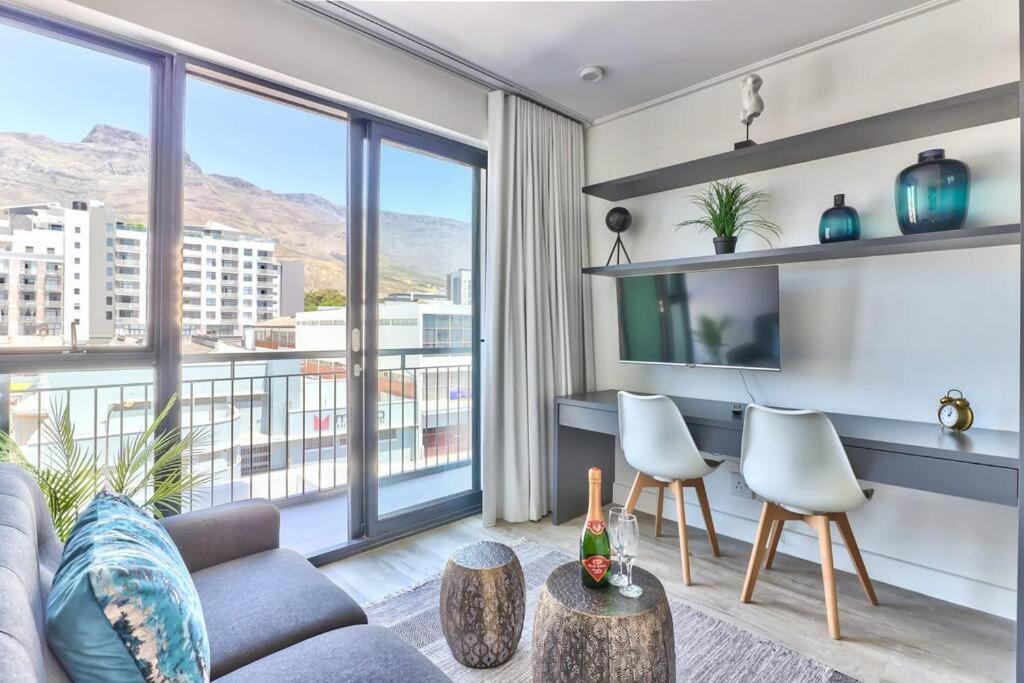 Contemporary Arty Studio Balcony Mountain Views ケープタウン エクステリア 写真